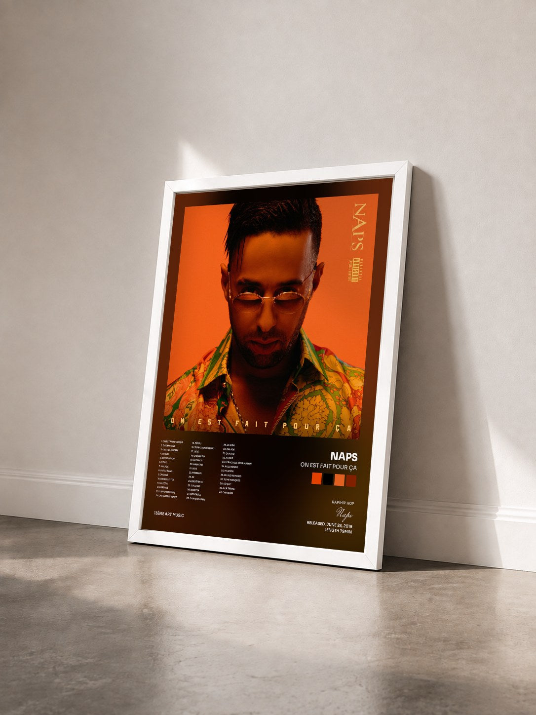 #blanc Tableau de l'album On est fait pour ça de Naps vu de trois quarts, cadre blanc