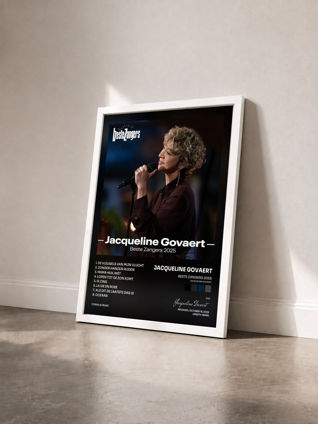 #blanc Tableau de l'album Beste Zangers 2025 (Jacqueline Govaert) de Jacqueline Govaert vu de trois quarts, cadre blanc