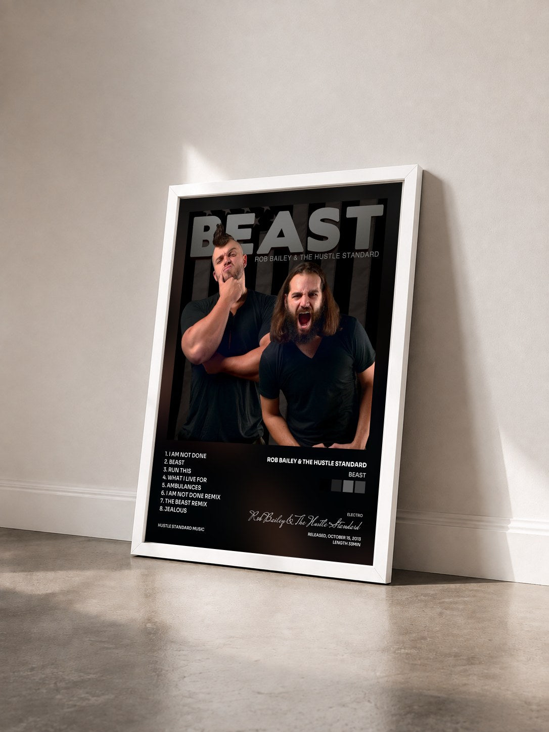 #blanc Tableau de l'album Beast de Rob Bailey & The Hustle Standard vu de trois quarts, cadre blanc