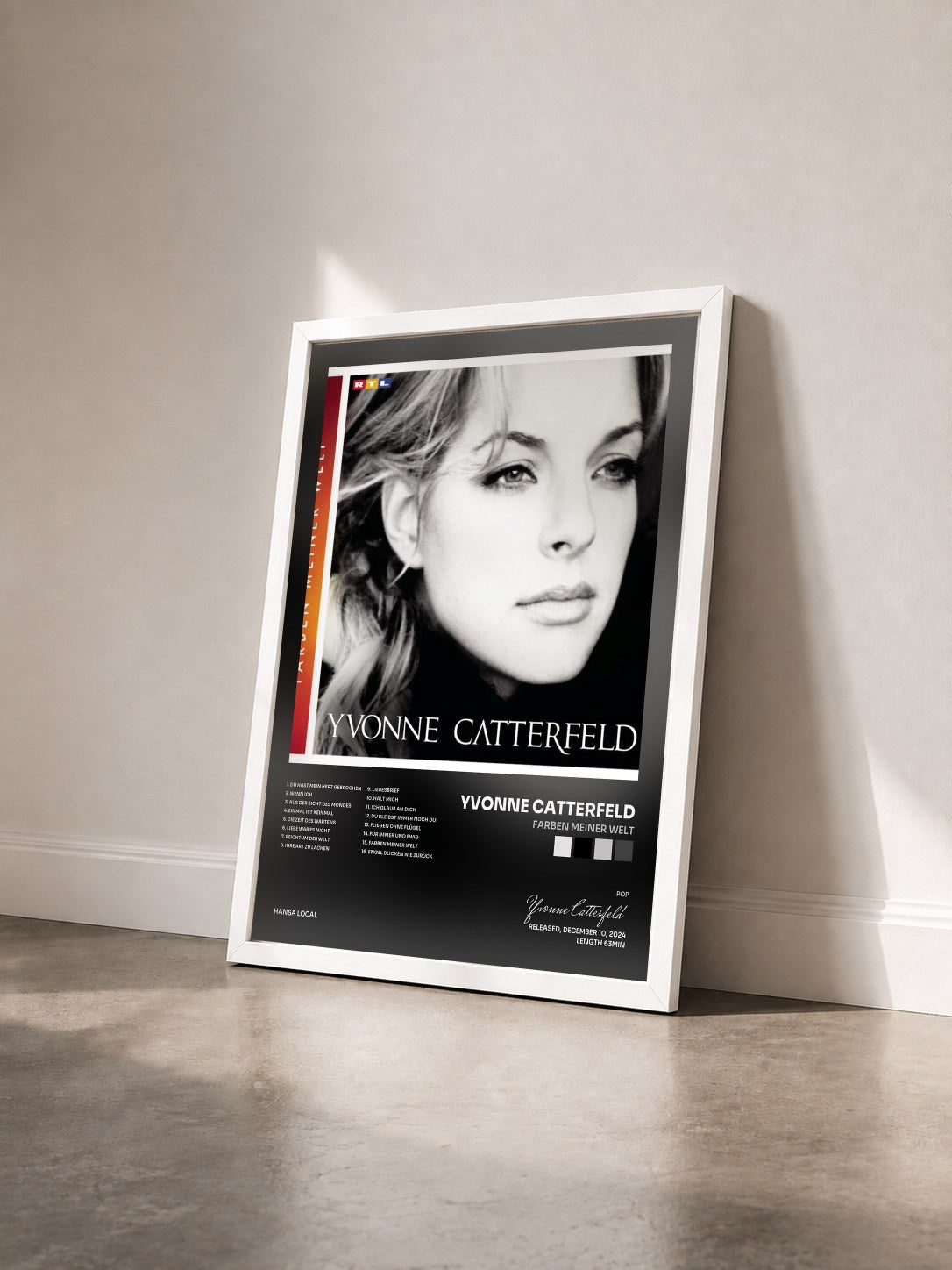 #blanc Tableau de l'album Farben meiner Welt de Yvonne Catterfeld vu de trois quarts, cadre blanc