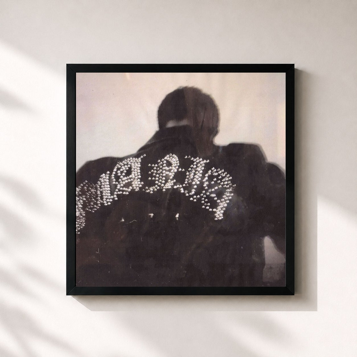 #noir Tableau carré de l'album MANIA de Hamza, cadre noir 32x32 cm