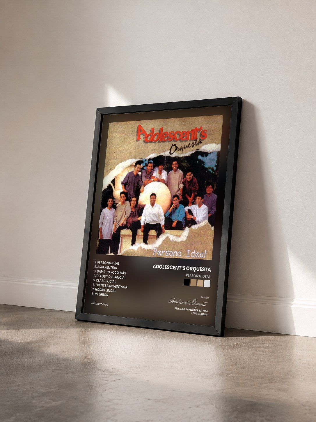 #noir Tableau de l'album Persona Ideal de Adolescent's Orquesta vu de trois quarts, cadre noir