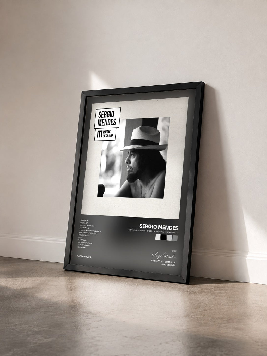 #noir Music Legends Sergio Mendes: The Brazilian Groove Master di Sergio Mendes in stampa incorniciata vista di tre quarti, cornice nera