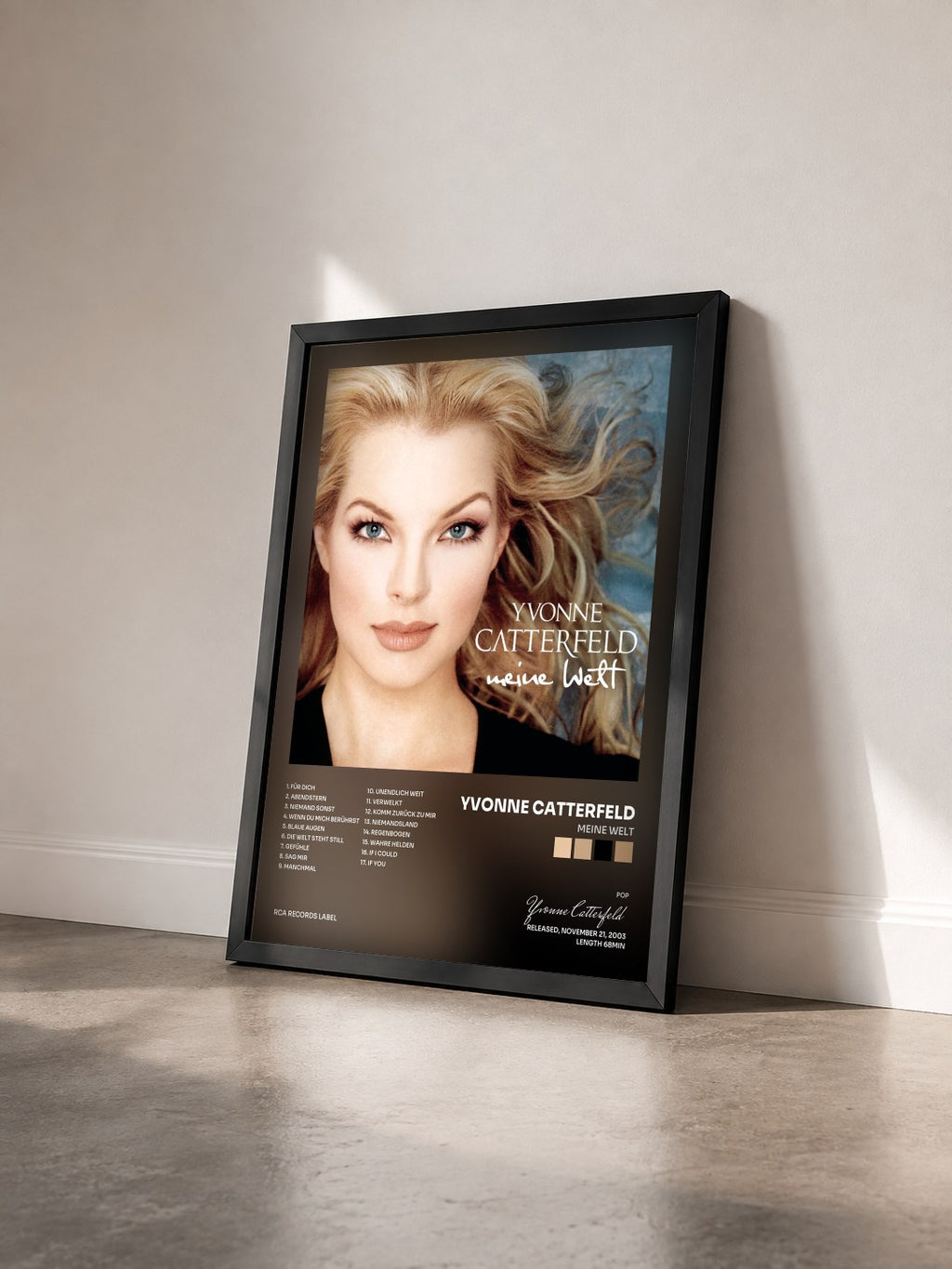 #noir Tableau de l'album Meine Welt de Yvonne Catterfeld vu de trois quarts, cadre noir