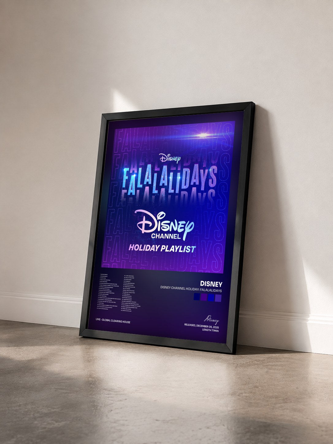#noir Tableau de l'album Disney Channel Holiday: Falalalidays de Disney vu de trois quarts, cadre noir