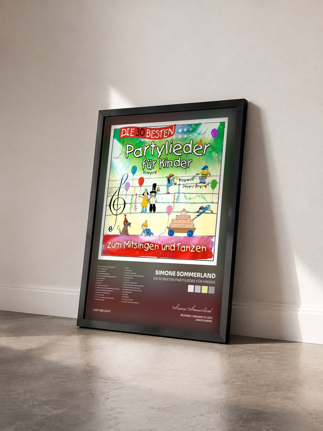#noir Tableau de l'album Die 30 besten Partylieder für Kinder de Simone Sommerland vu de trois quarts, cadre noir