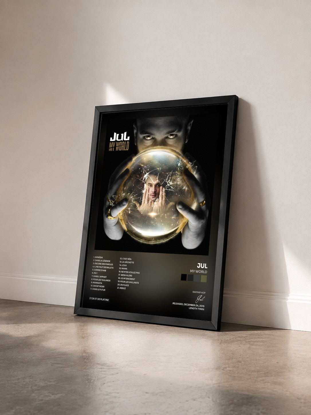 #noir Tableau de l'album My World de Jul vu de trois quarts, cadre noir