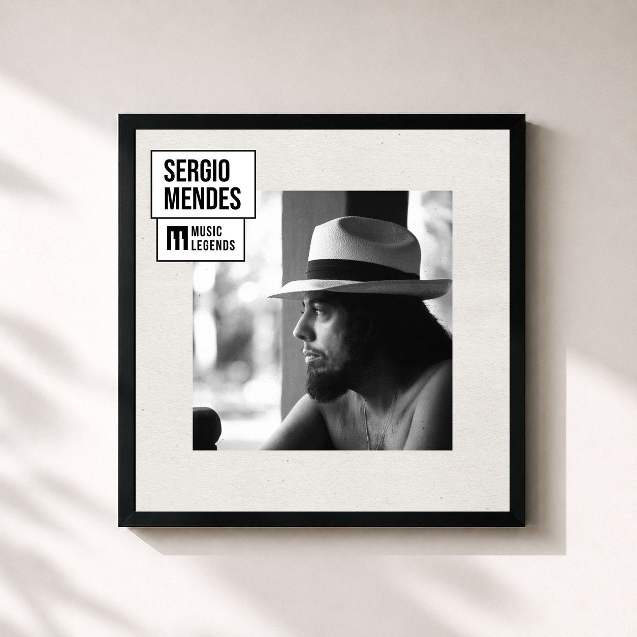 #noir Tableau carré de l'album Music Legends Sergio Mendes: The Brazilian Groove Master de Sergio Mendes, cadre noir 32x32 cm