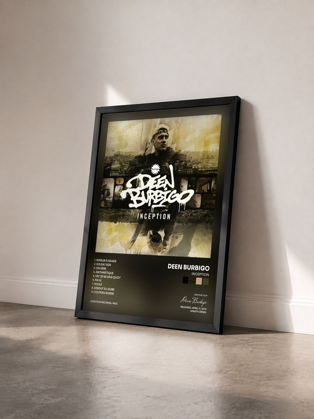 #noir Tableau de l'album Inception de Deen Burbigo vu de trois quarts, cadre noir