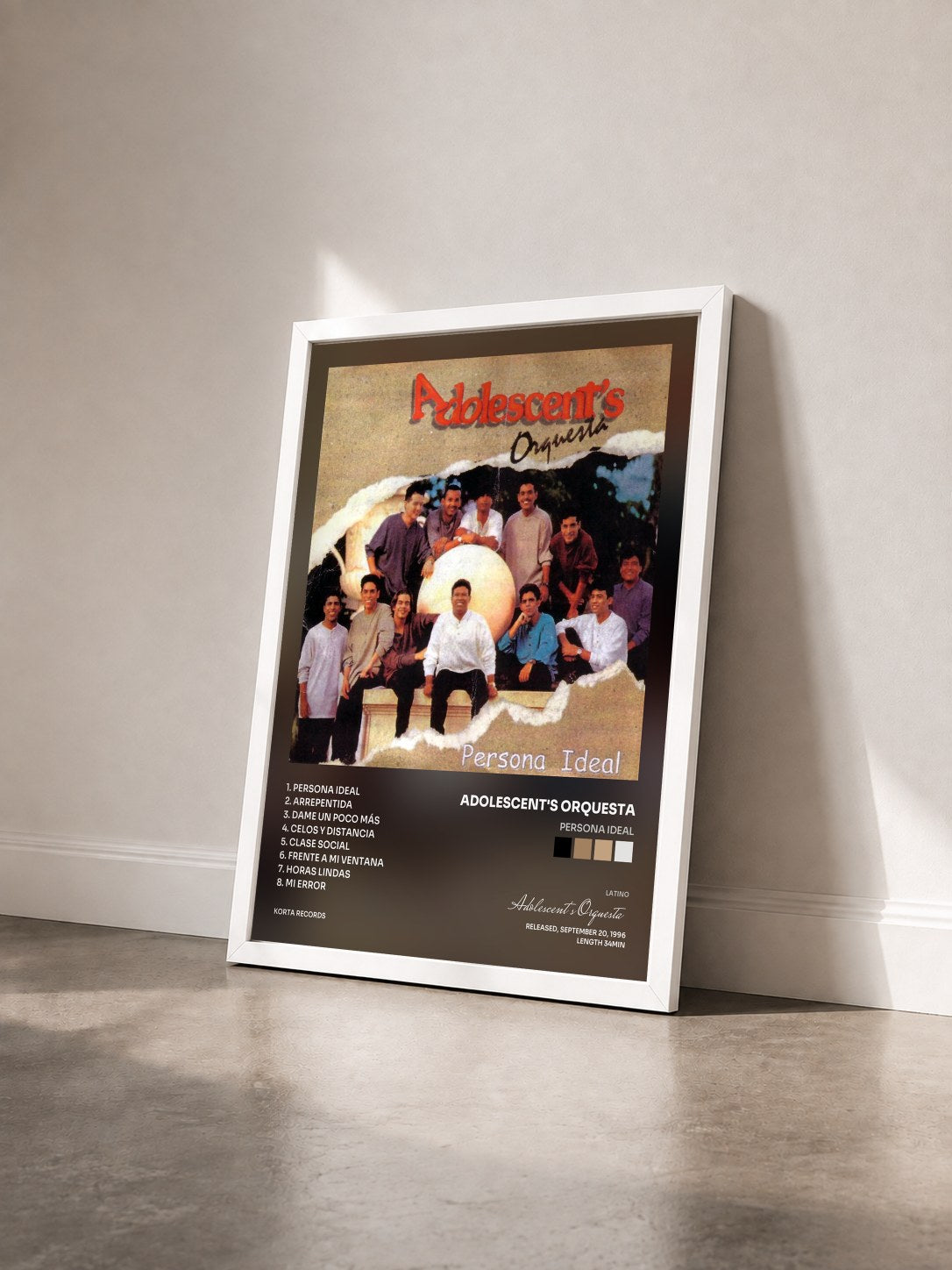 #blanc Tableau de l'album Persona Ideal de Adolescent's Orquesta vu de trois quarts, cadre blanc