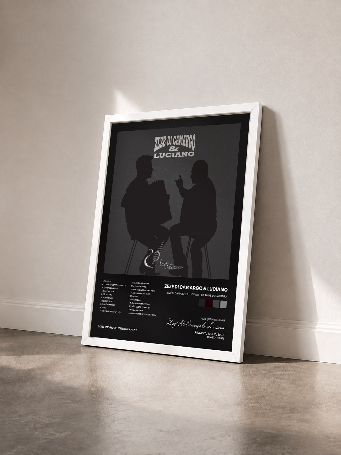 #blanc Tableau de l'album Zezé Di Camargo e Luciano - 20 Anos de Carreira de Zezé Di Camargo & Luciano vu de trois quarts, cadre blanc