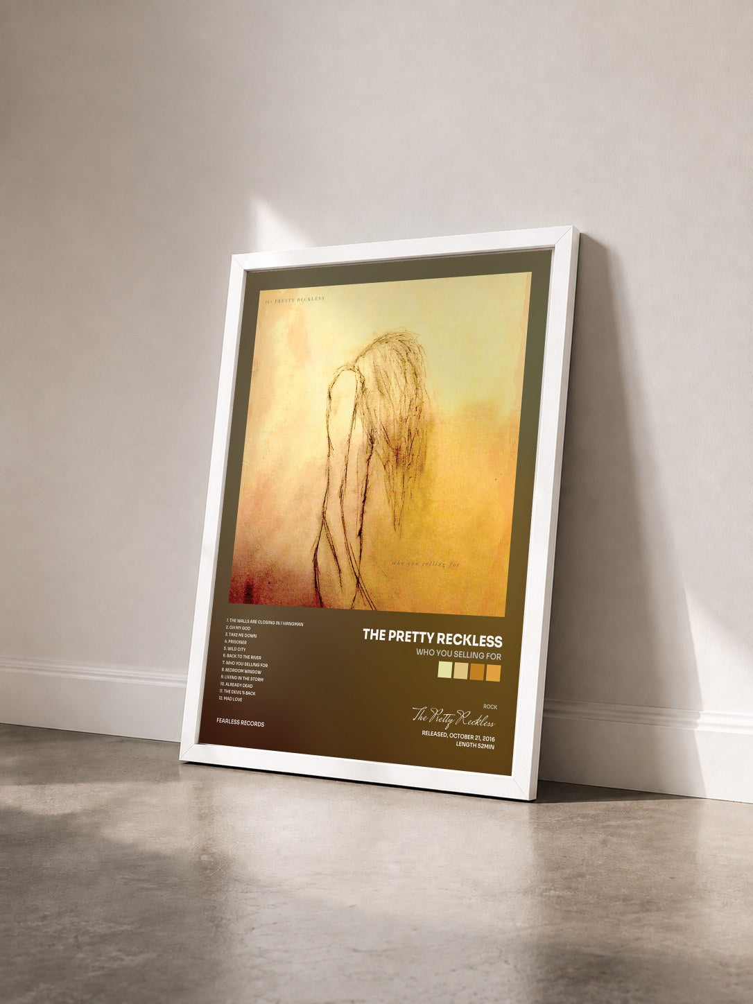 #blanc Tableau de l'album Who You Selling For de The Pretty Reckless vu de trois quarts, cadre blanc