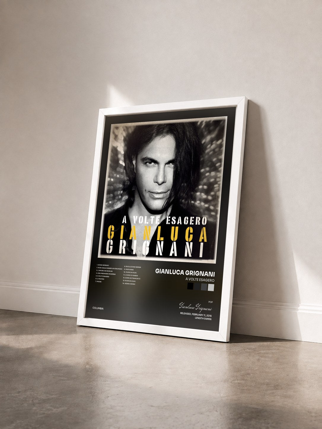 #blanc Tableau de l'album A volte esagero de Gianluca Grignani vu de trois quarts, cadre blanc