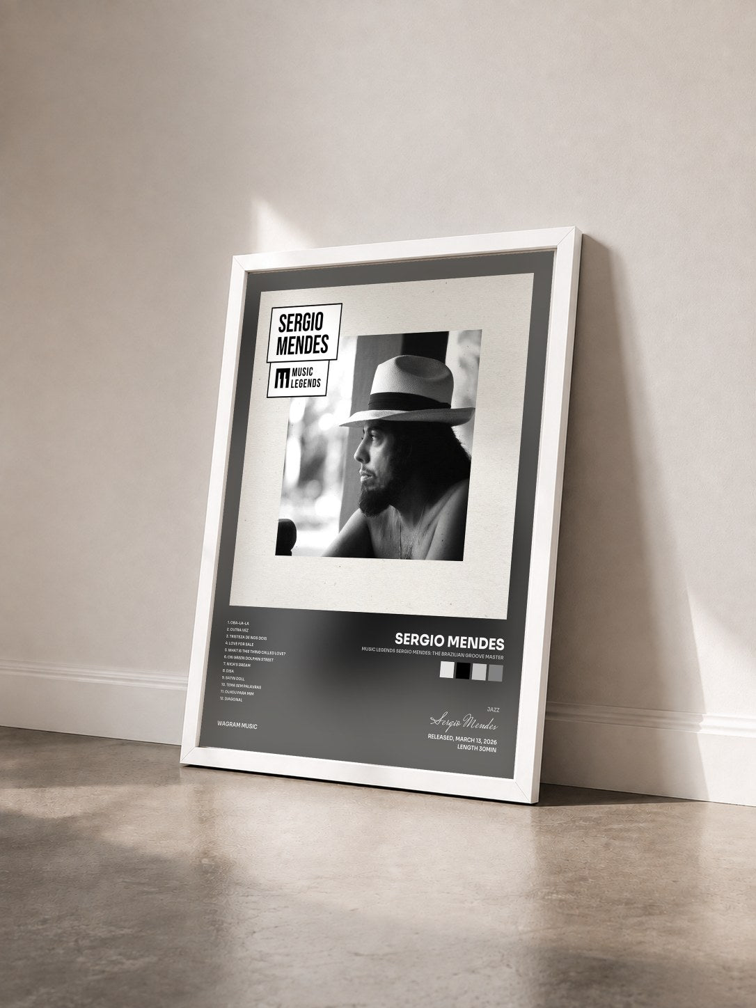 #blanc Tableau de l'album Music Legends Sergio Mendes: The Brazilian Groove Master de Sergio Mendes vu de trois quarts, cadre blanc