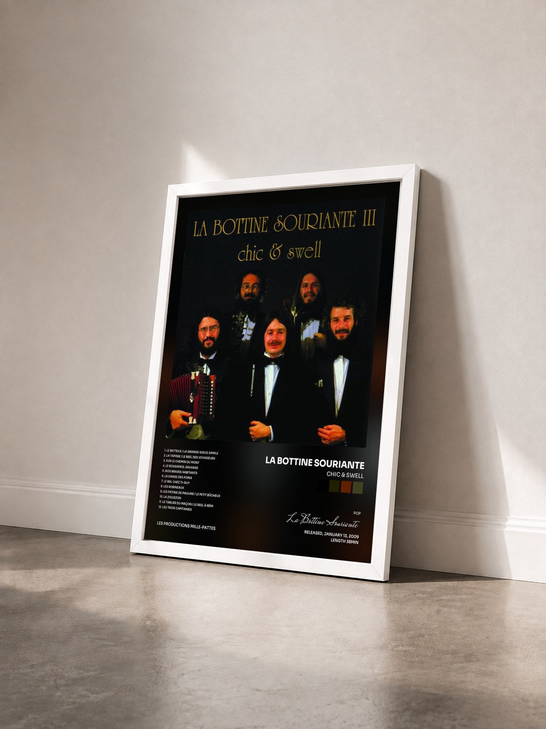 #blanc Tableau de l'album Chic & Swell de La Bottine Souriante vu de trois quarts, cadre blanc