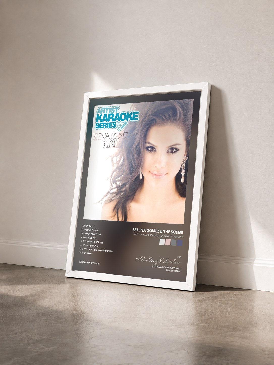 #blanc Tableau de l'album Artist Karaoke Series: Selena Gomez & The Scene de Selena Gomez & The Scene vu de trois quarts, cadre blanc