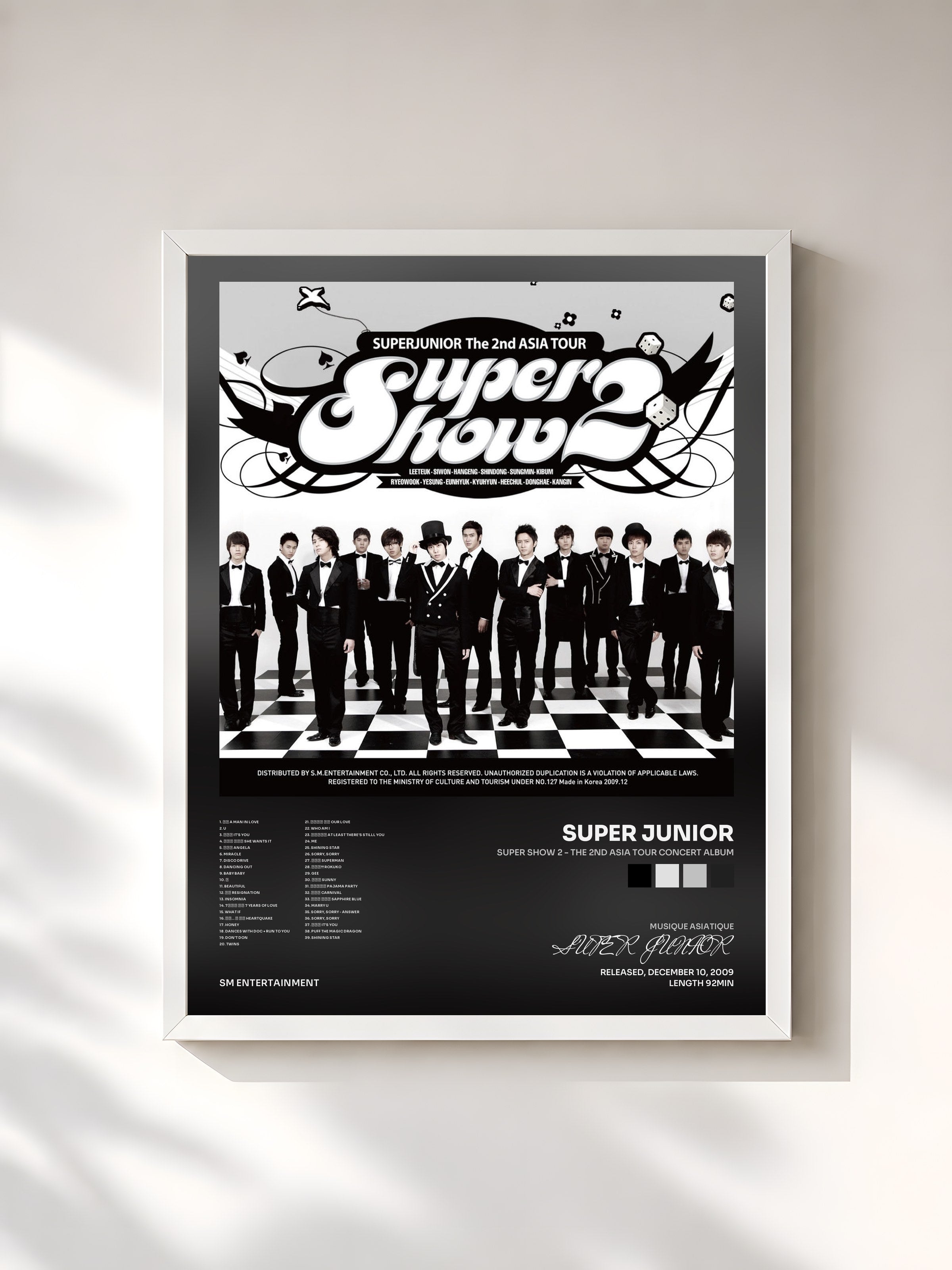 #blanc Tableau de l'album Super Show 2 - The 2nd Asia Tour Concert Album de SUPER JUNIOR, cadre blanc, imprimé et encadré en France