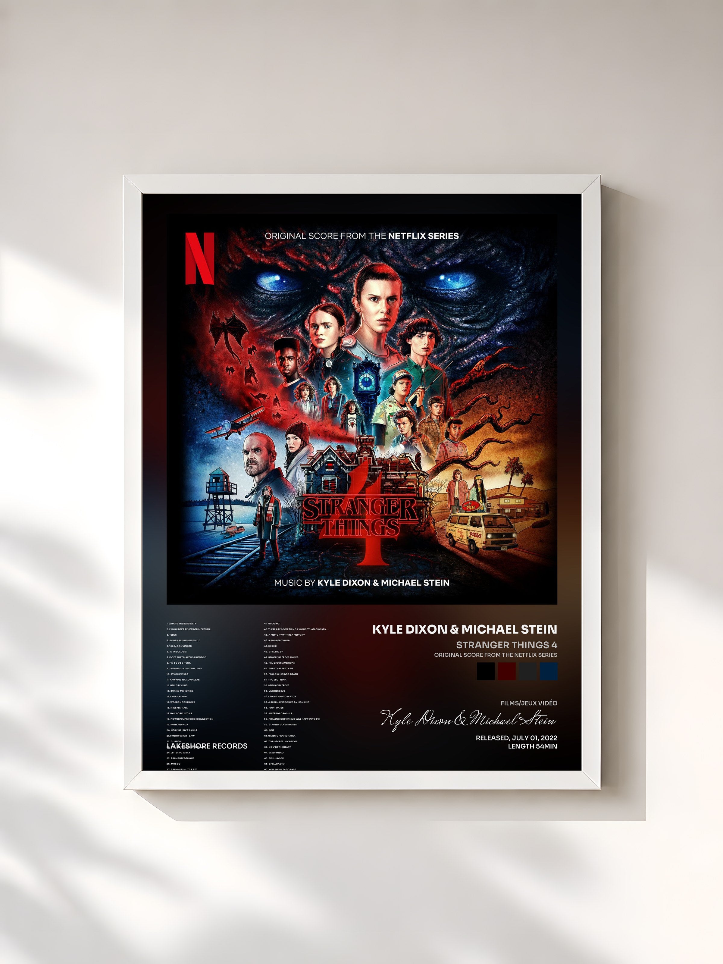 #blanc Tableau de l'album Stranger Things 4 (Original Score From The Netflix Series) de Kyle Dixon & Michael Stein, cadre blanc, imprimé et encadré en France
