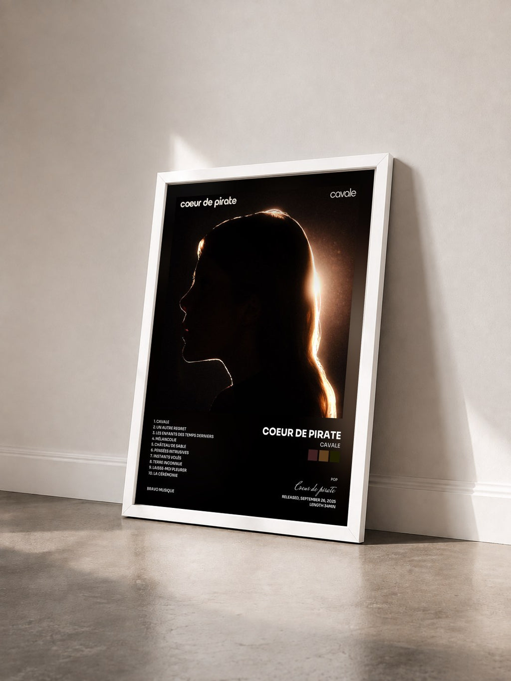 #blanc Tableau de l'album Cavale de Coeur de pirate vu de trois quarts, cadre blanc