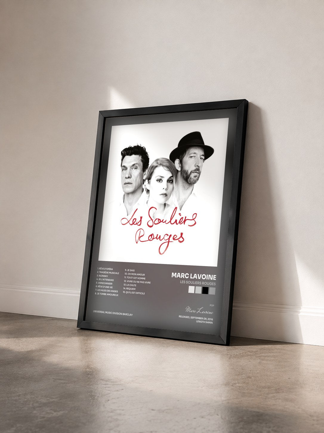 #noir Tableau de l'album Les souliers rouges de Marc Lavoine vu de trois quarts, cadre noir