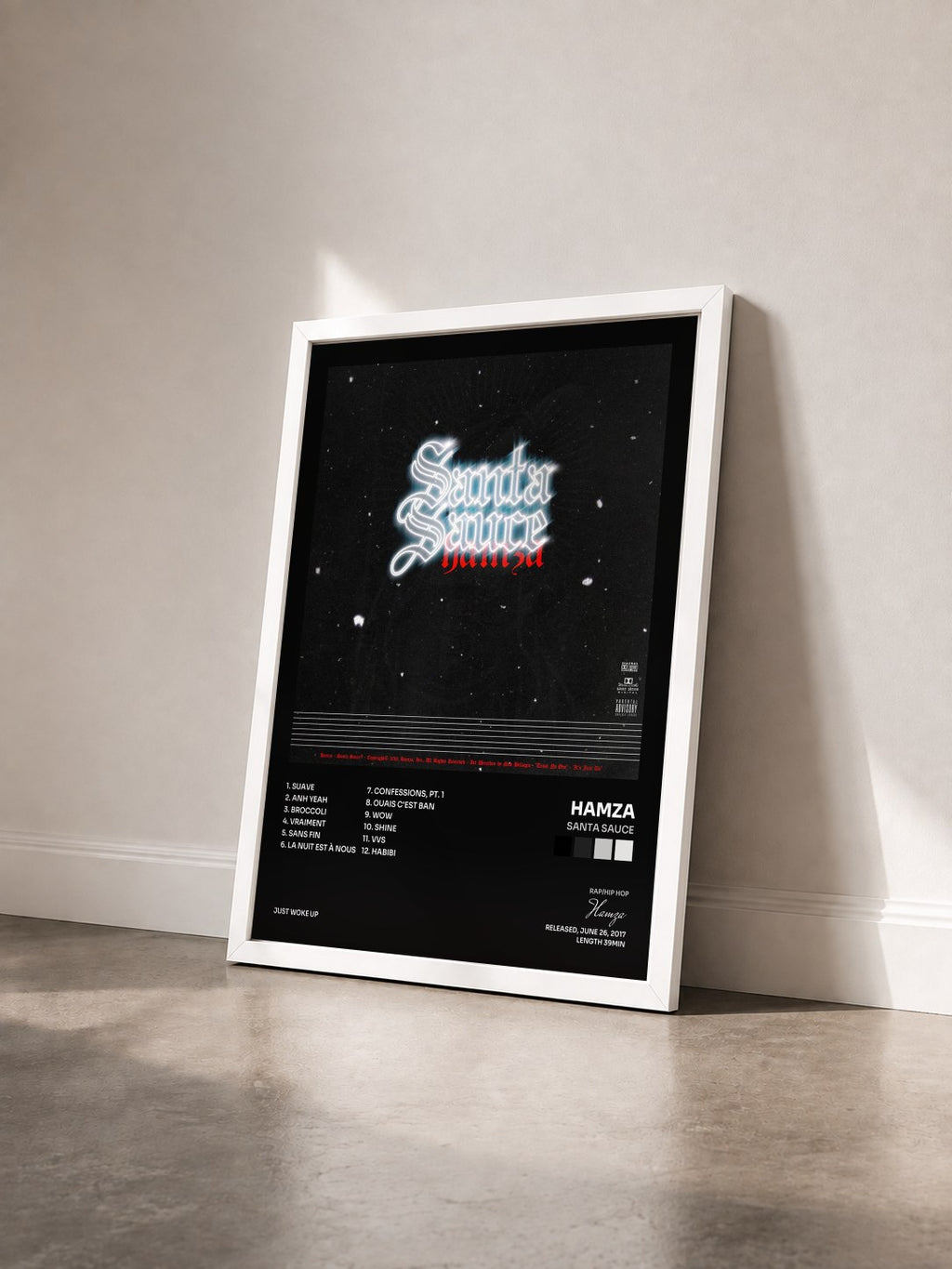 #blanc Tableau de l'album Santa Sauce de Hamza vu de trois quarts, cadre blanc