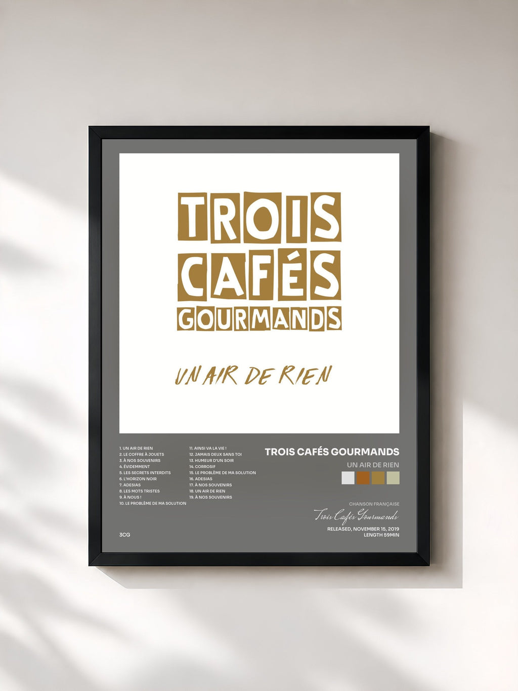 #noir Un air di rien de Trois Cafés Gourmands in stampa incorniciata, cornice nera, stampata e incorniciata in Francia