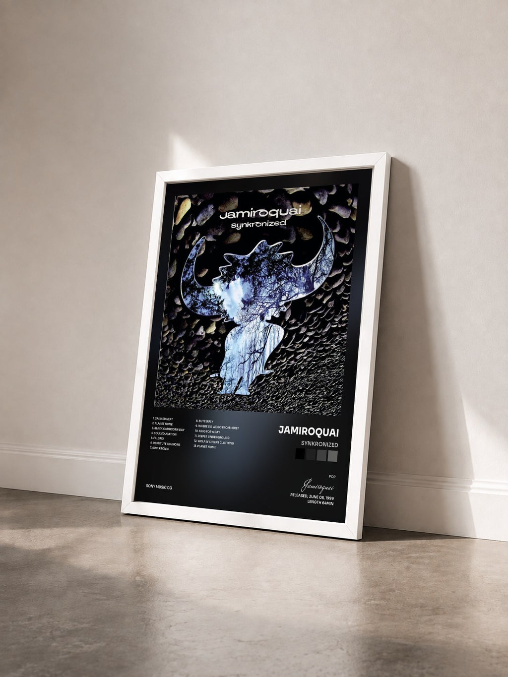#blanc Synkronized von Jamiroquai als gerahmter Kunstdruck von schräg gesehen, weißer Rahmen