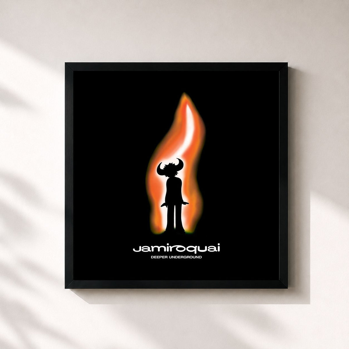 #noir Deeper Underground (Remixes) de Jamiroquai en lámina cuadrada enmarcada, marco negro de 32x32 cm