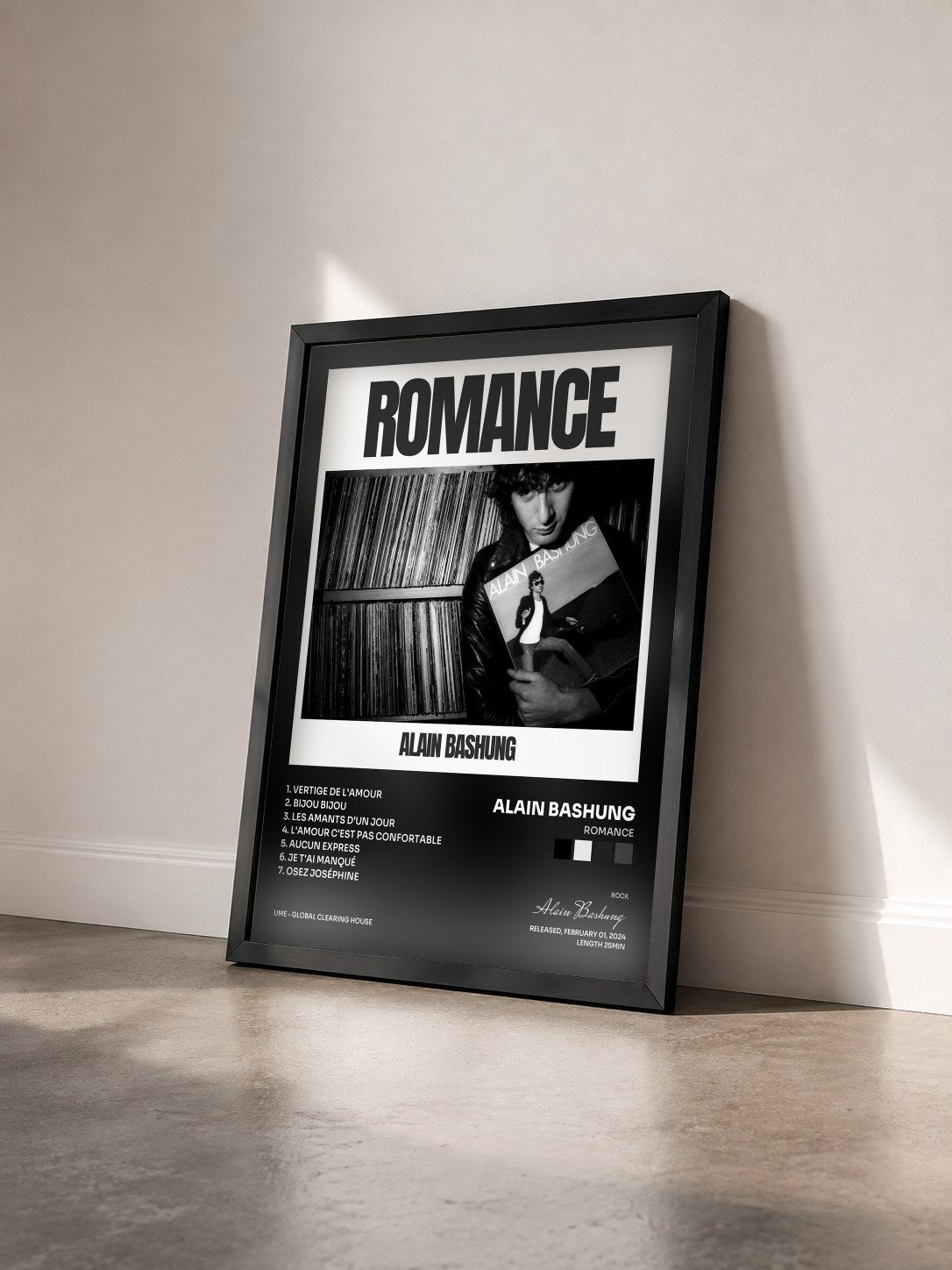 #noir Romance di Alain Bashung in stampa incorniciata vista di tre quarti, cornice nera