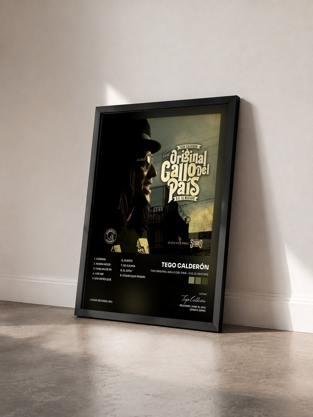 #noir Tableau de l'album The Original Gallo Del Pais - O.G. El Mixtape de Tego Calderón vu de trois quarts, cadre noir