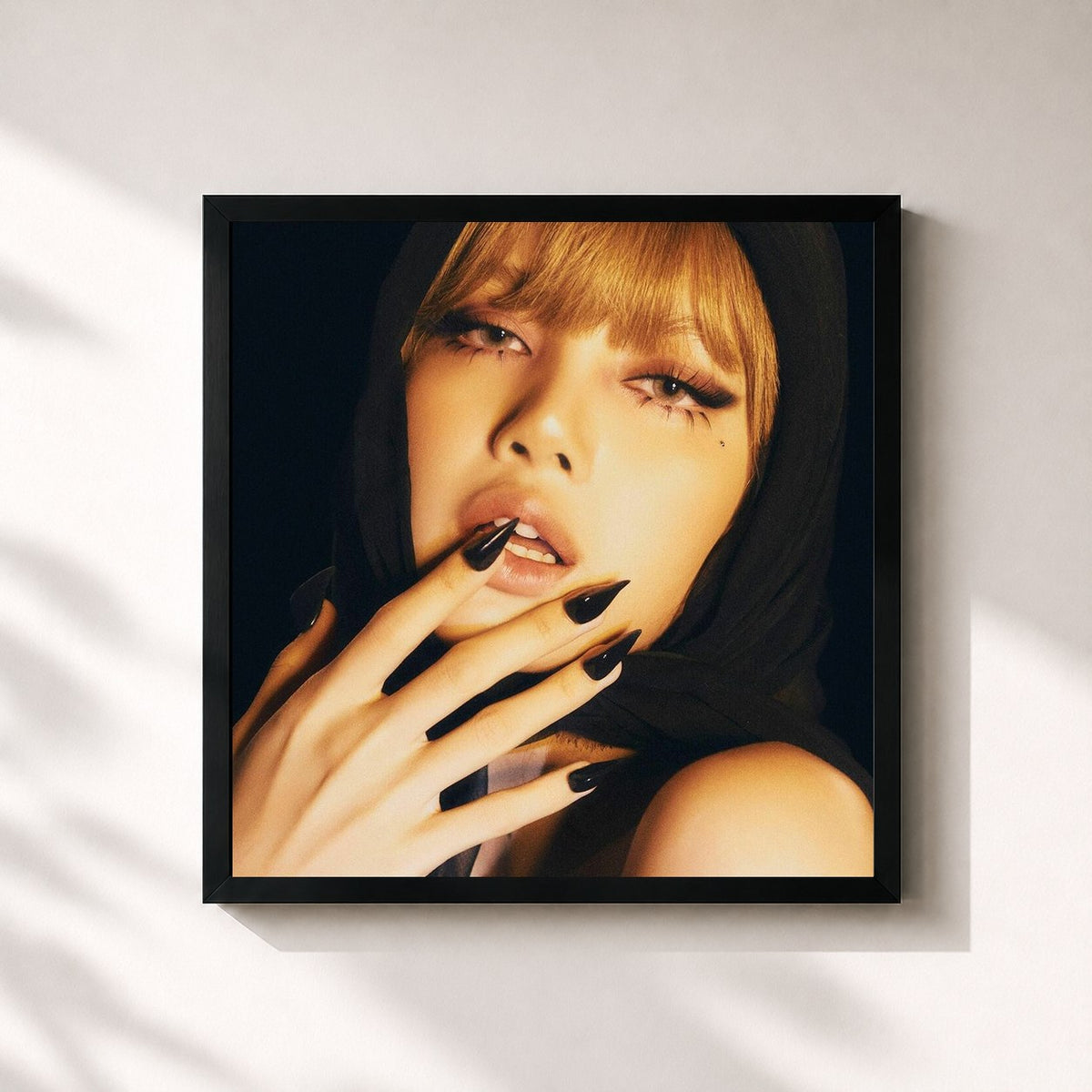 #noir Tableau carré de l'album Alter Ego de LISA, cadre noir 32x32 cm