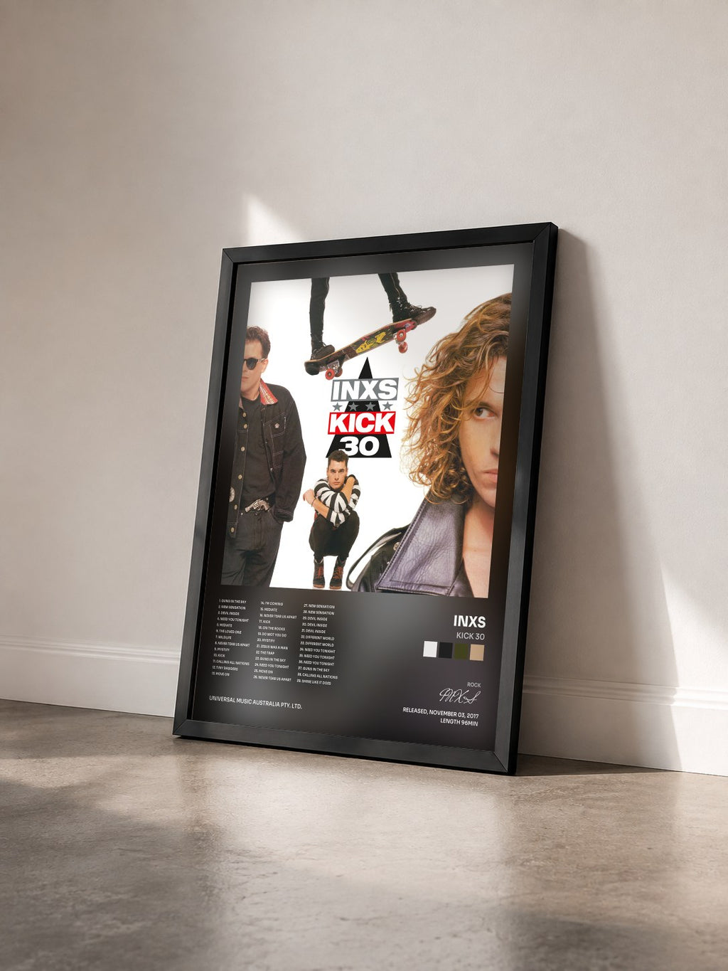 #noir Tableau de l'album Kick 30 de INXS vu de trois quarts, cadre noir
