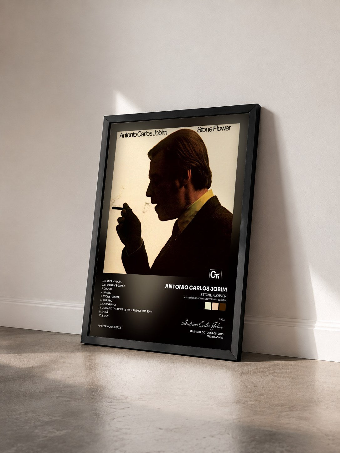#noir Tableau de l'album Stone Flower (CTI Records 40th Anniversary Edition) de Antonio Carlos Jobim vu de trois quarts, cadre noir