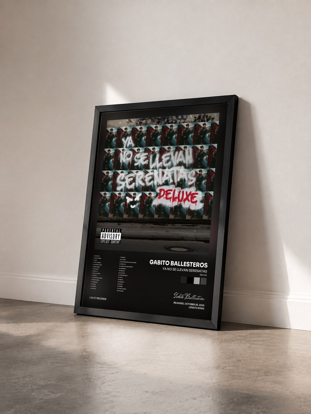 #noir Tableau de l'album Ya No Se Llevan Serenatas (Deluxe) de Gabito Ballesteros vu de trois quarts, cadre noir