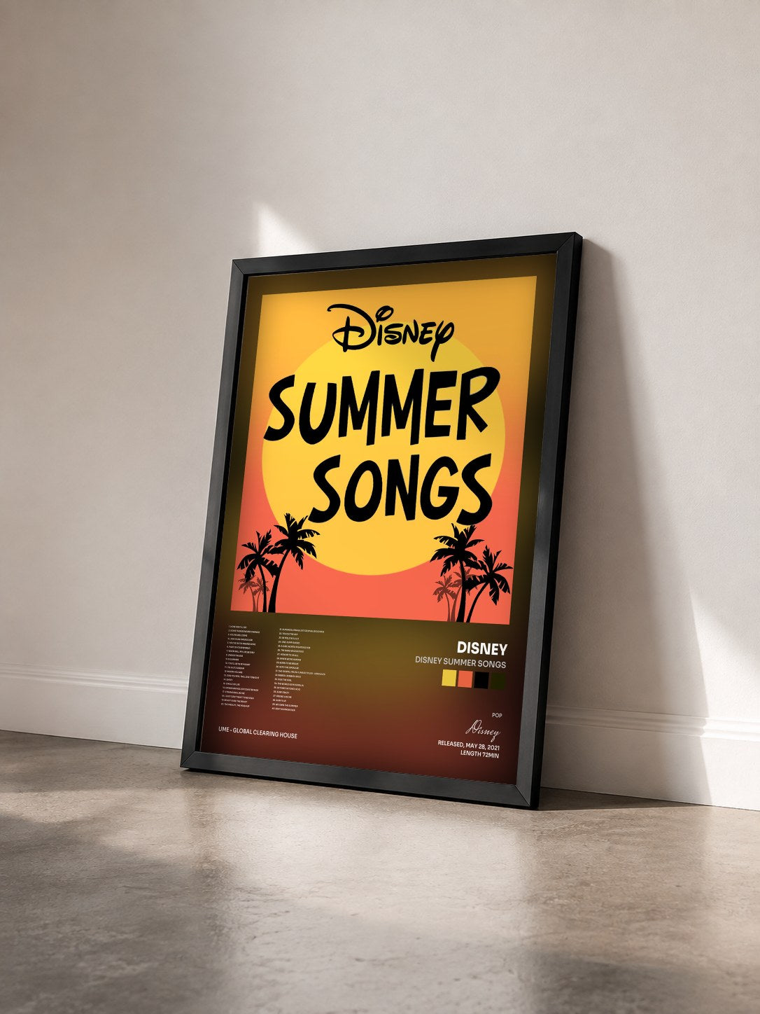 #noir Tableau de l'album Disney Summer Songs de Disney vu de trois quarts, cadre noir