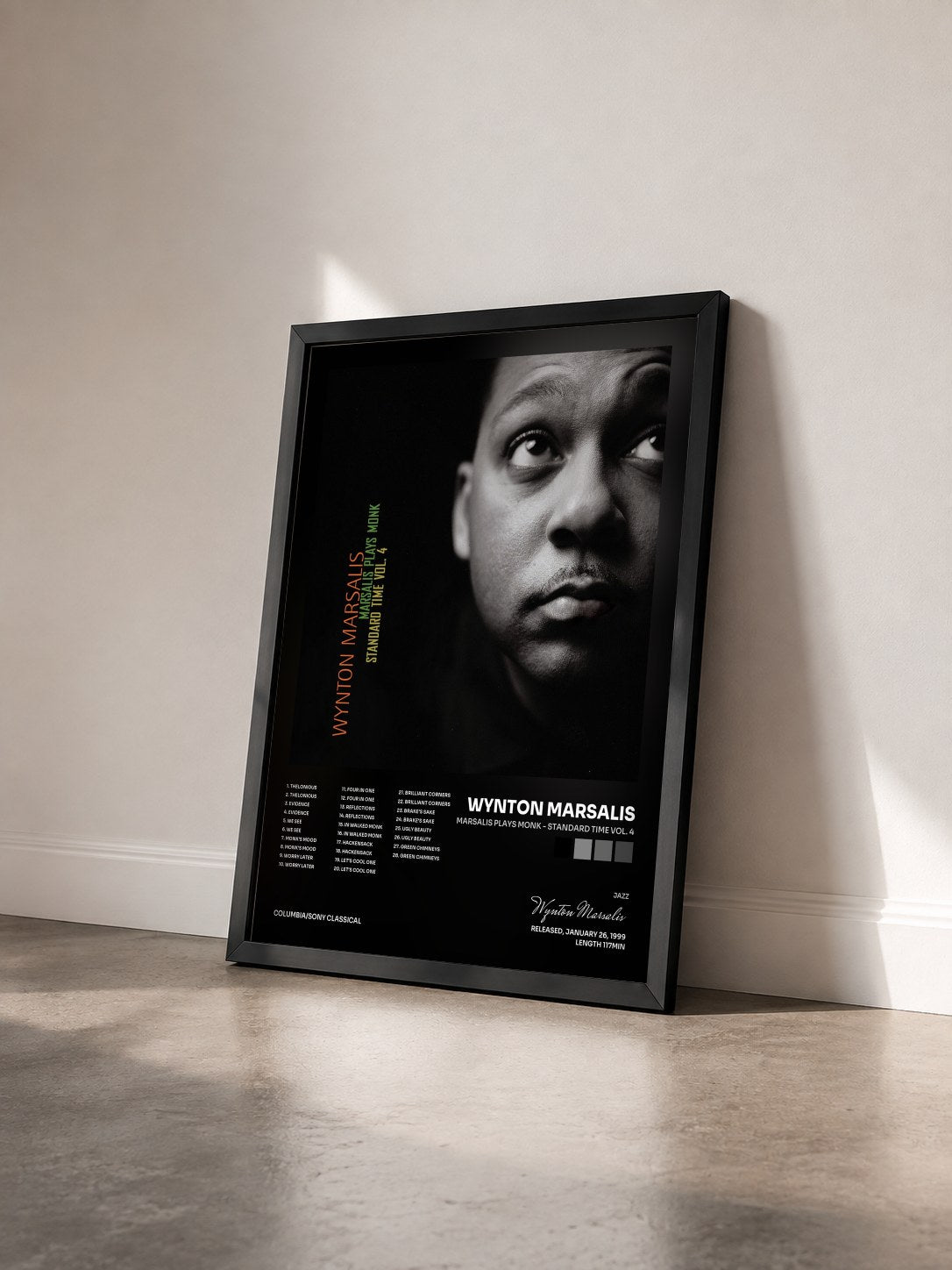#noir Tableau de l'album Marsalis Plays Monk - Standard Time Vol. 4 de Wynton Marsalis vu de trois quarts, cadre noir