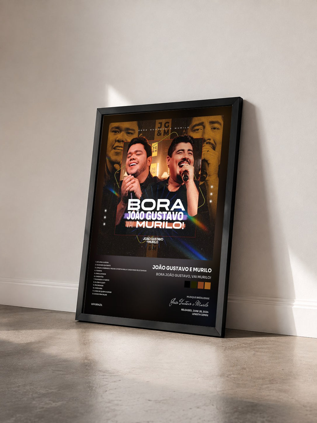 #noir Tableau de l'album Bora João Gustavo, Vai Murilo! de João Gustavo e Murilo vu de trois quarts, cadre noir