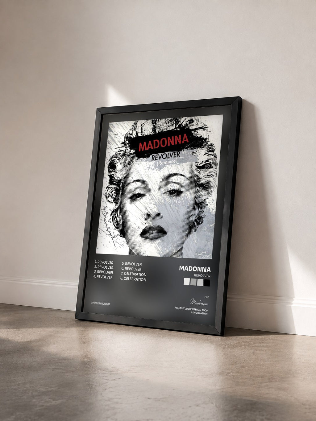 #noir Tableau de l'album Revolver de Madonna vu de trois quarts, cadre noir