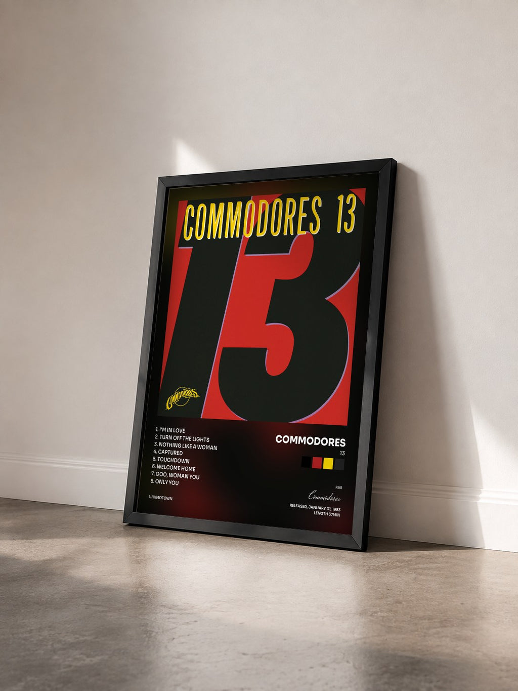 #noir Tableau de l'album 13 de Commodores vu de trois quarts, cadre noir