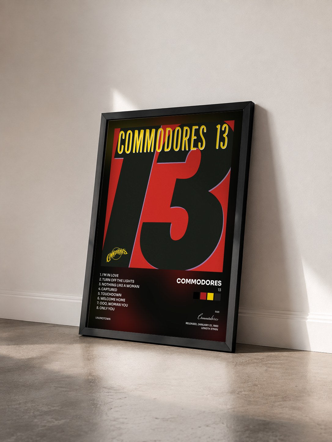 #noir Tableau de l'album 13 de Commodores vu de trois quarts, cadre noir