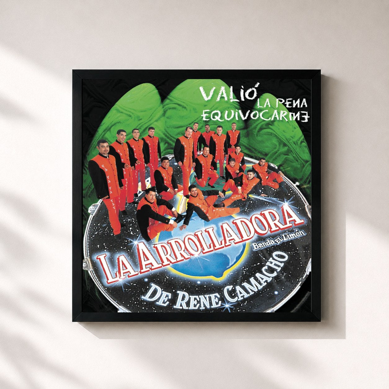 #noir Tableau carré de l'album Valió La Pena Equivocarme de La Arrolladora Banda El Limón De Rene Camacho, cadre noir 32x32 cm