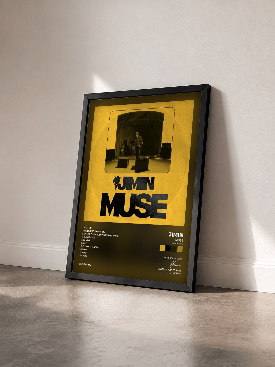 #noir Tableau de l'album MUSE (WANDER ver.) de Jimin vu de trois quarts, cadre noir