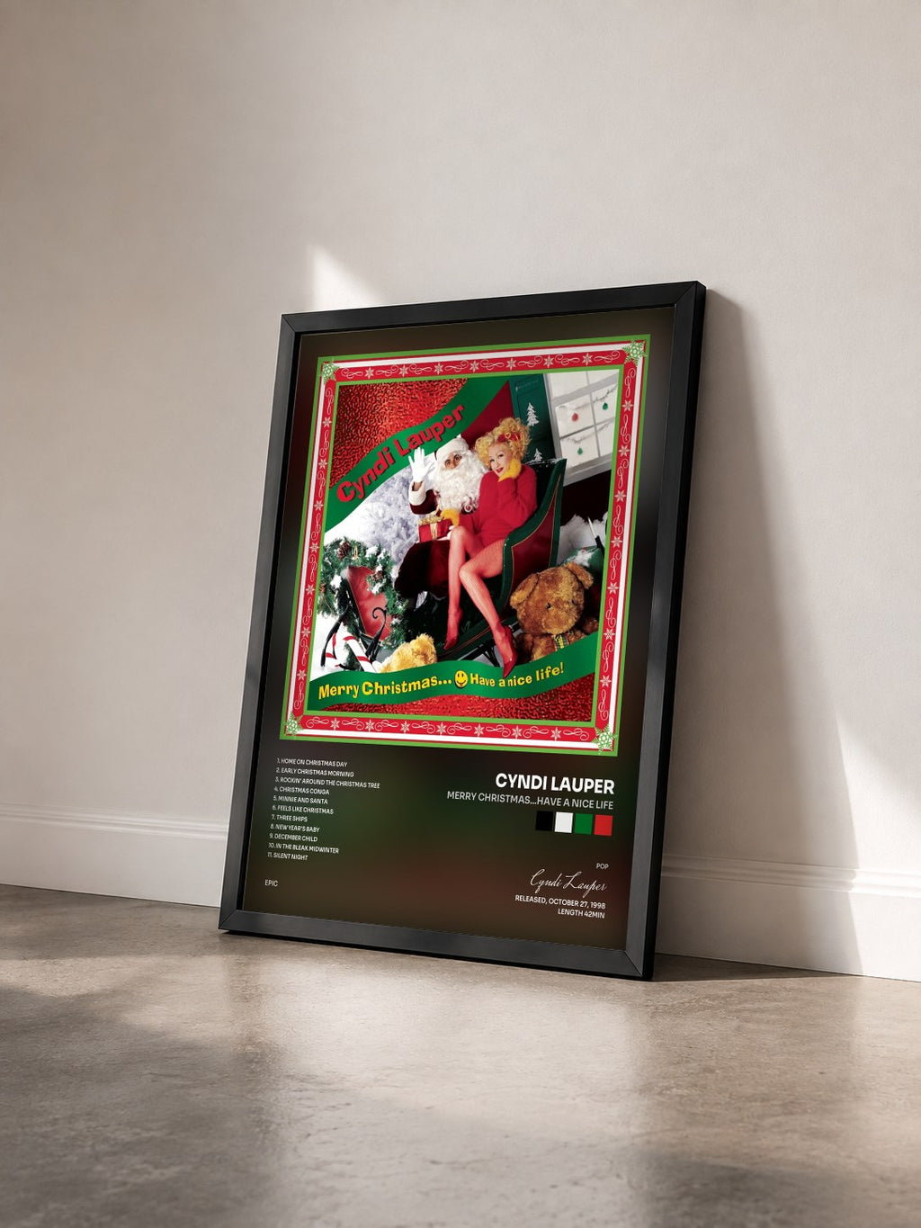 #noir Merry Christmas...Have A Nice Life di Cyndi Lauper in stampa incorniciata vista di tre quarti, cornice nera