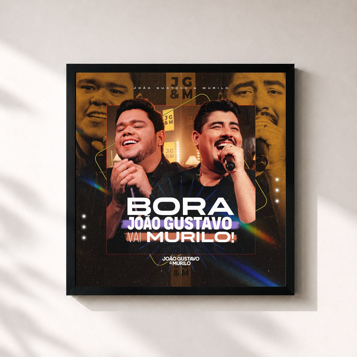 #noir Tableau carré de l'album Bora João Gustavo, Vai Murilo! de João Gustavo e Murilo, cadre noir 32x32 cm