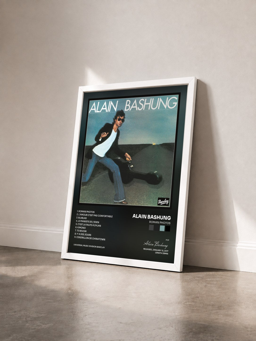 #blanc Roman photos di Alain Bashung in stampa incorniciata vista di tre quarti, cornice bianca