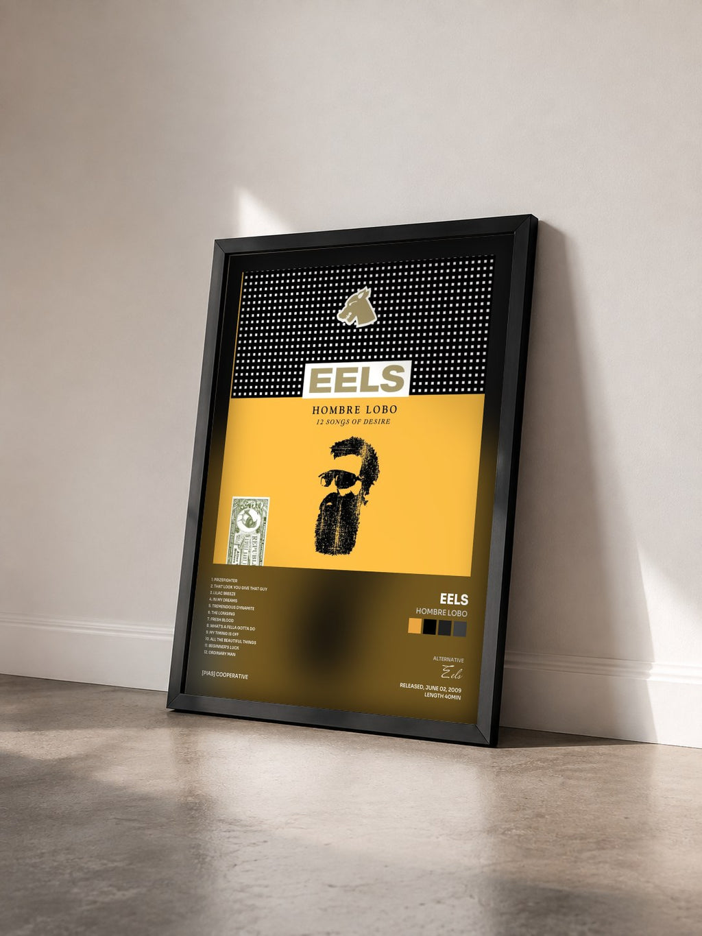 #noir Tableau de l'album Hombre Lobo de Eels vu de trois quarts, cadre noir