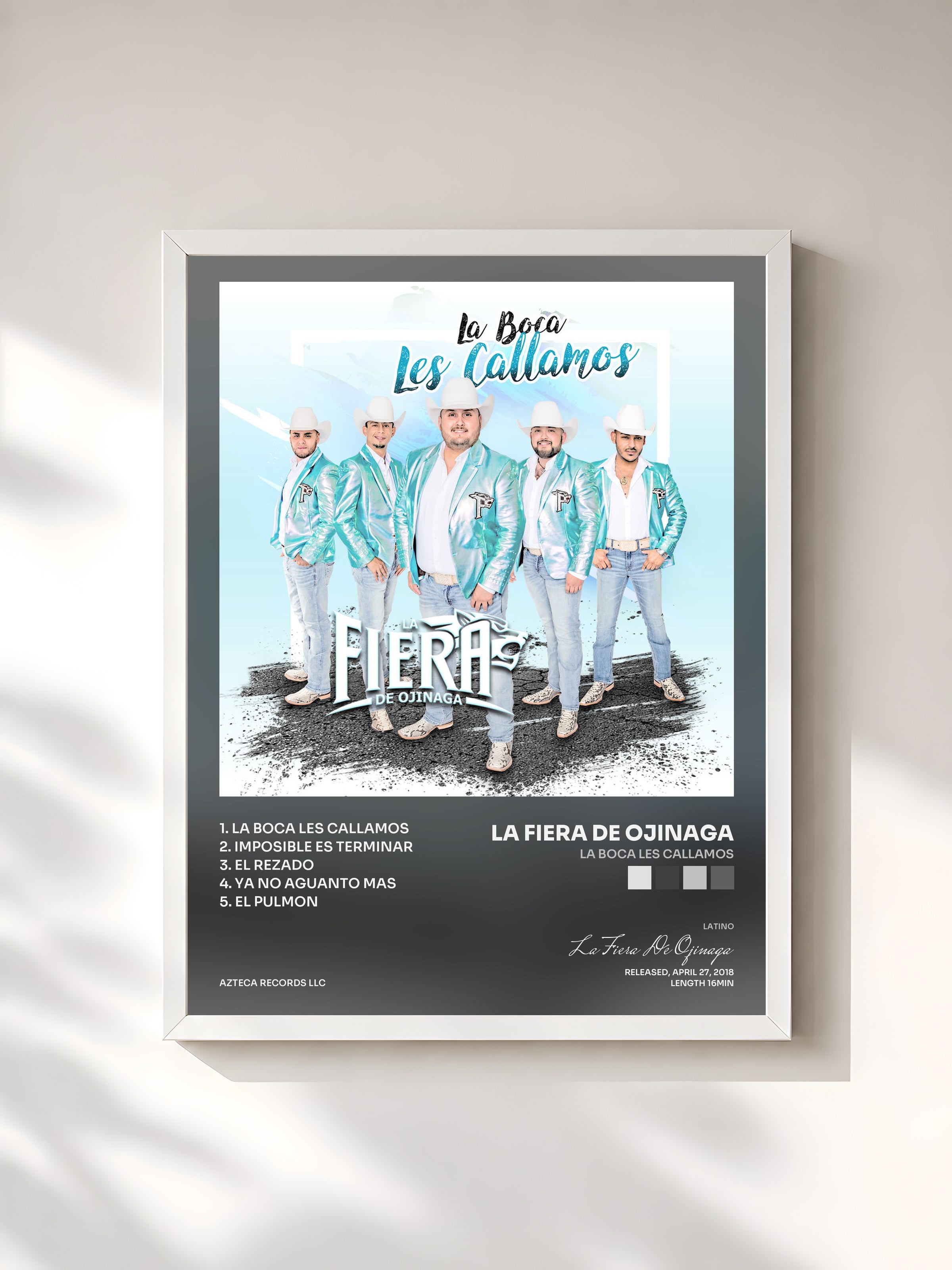 #blanc Tableau de l'album La Boca Les Callamos de La Fiera De Ojinaga, cadre blanc, imprimé et encadré en France