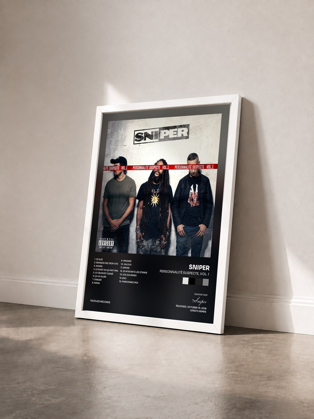 #blanc Tableau de l'album Personnalité suspecte, vol. 1 de Sniper vu de trois quarts, cadre blanc