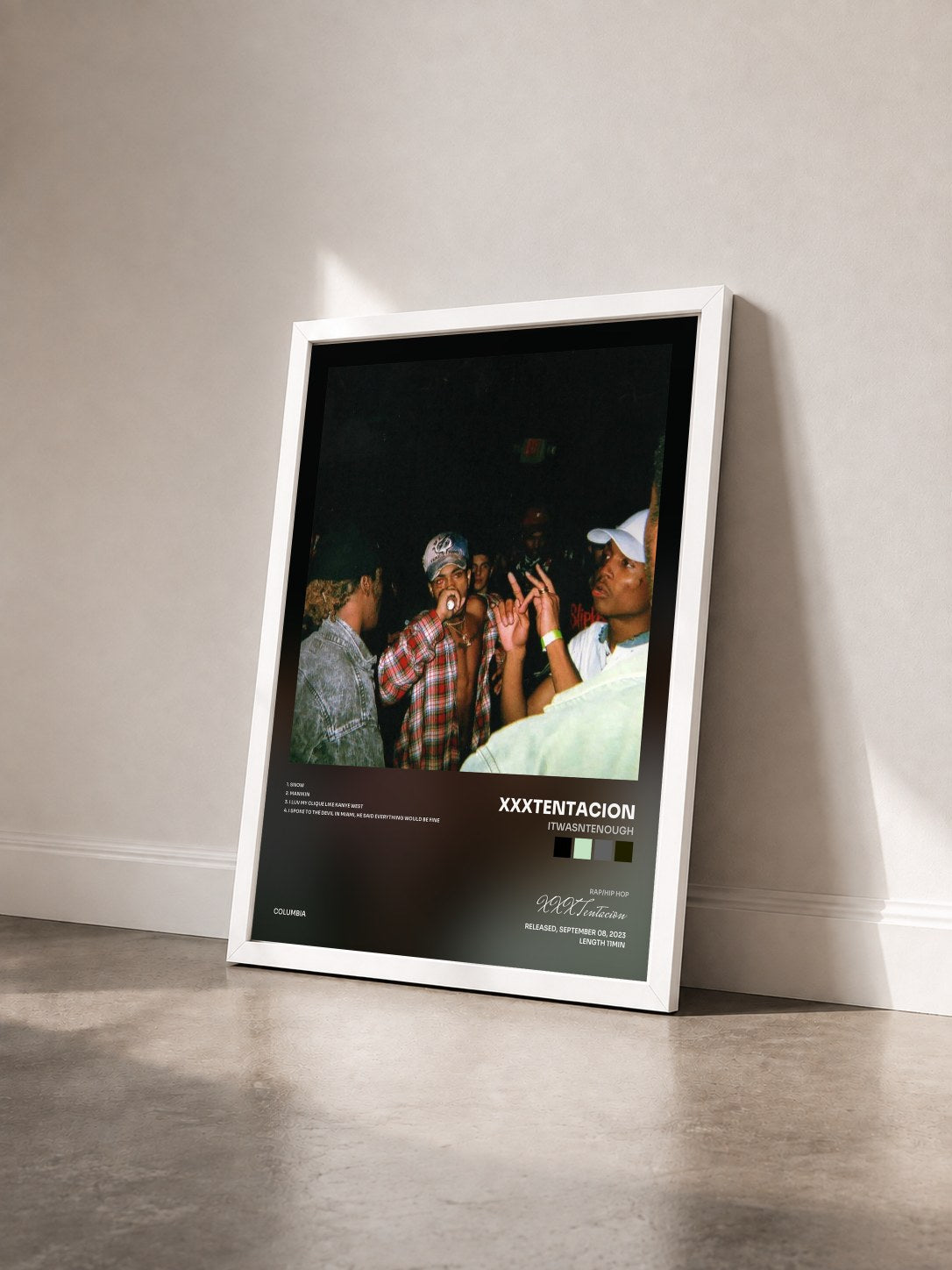 #blanc Tableau de l'album ItWasntEnough de XXXTentacion vu de trois quarts, cadre blanc