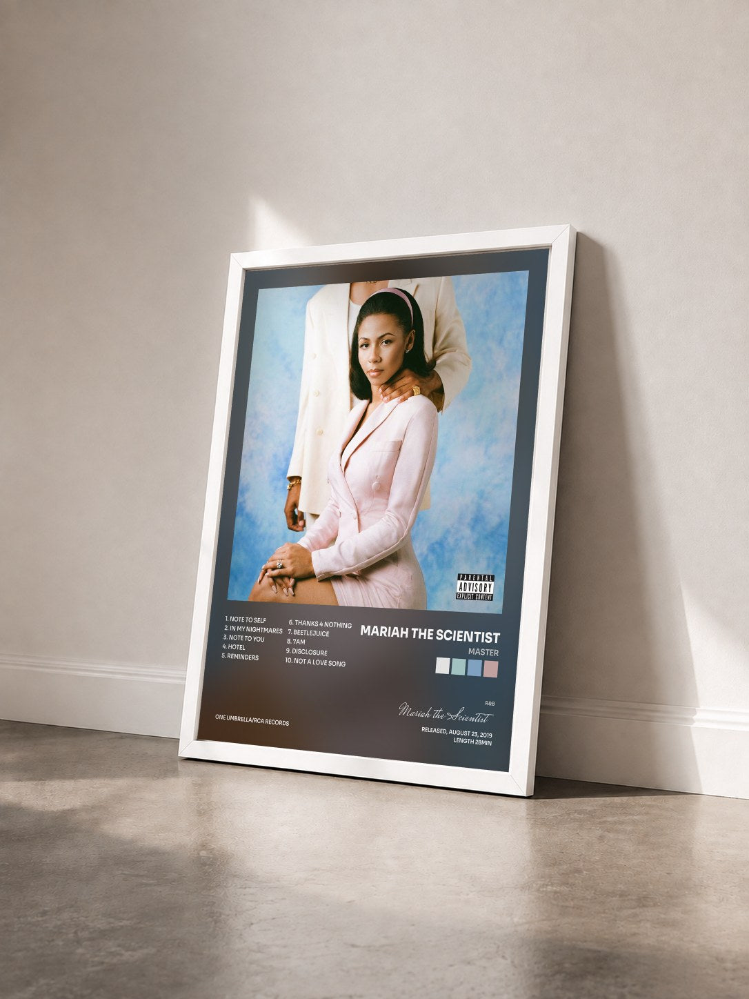 #blanc Tableau de l'album MASTER de Mariah the Scientist vu de trois quarts, cadre blanc